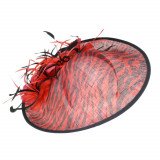 Sinamay Saucer mit Federn