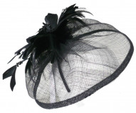 Sinamay Saucer mit Federn