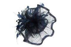 Sinamay-Fascinator with feather