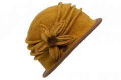 wool-hat with application 
