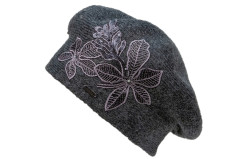 Strickbaske mit Blätterapplikationen